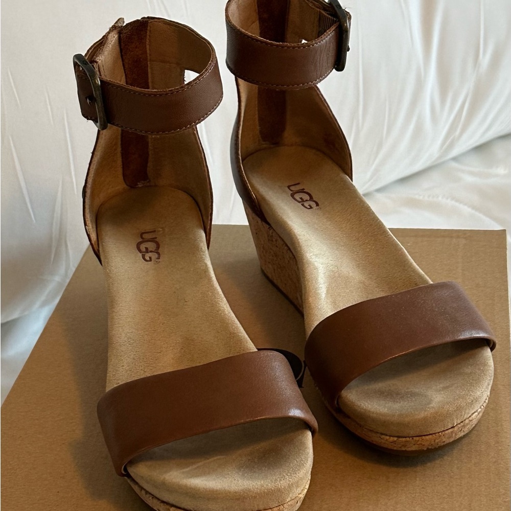 UGG ZOE SANDAL, Size 6